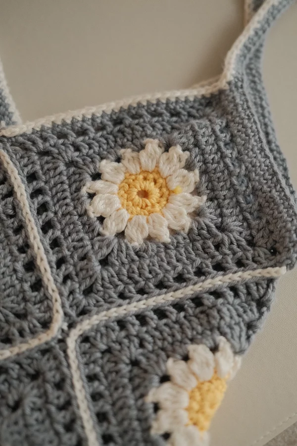 crochet bag daisy blue and white