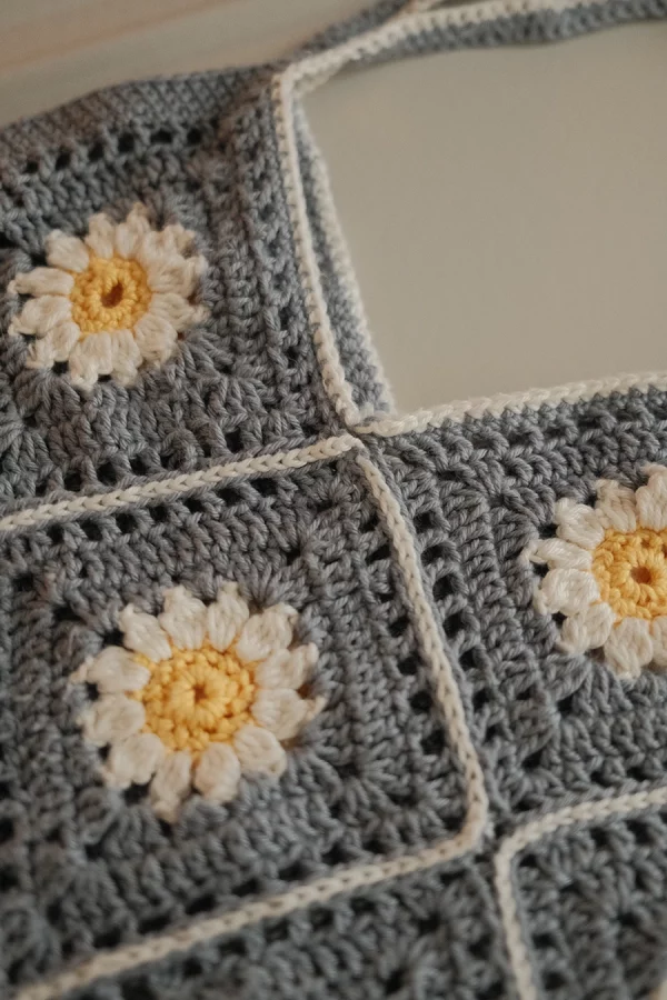 crochet bag daisy blue and white