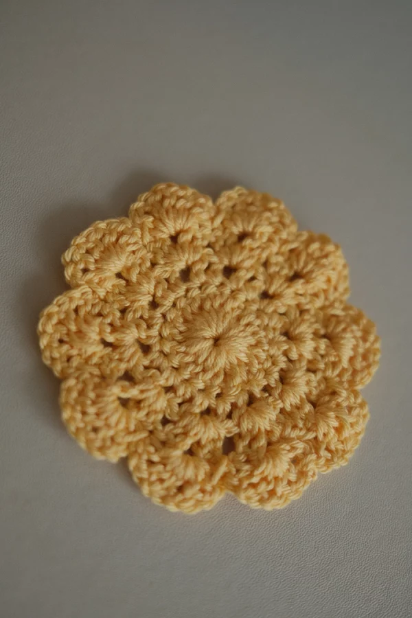 crochet coaster yellow daisy