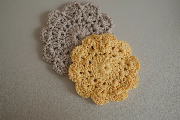 crochet coaster yellow and beige daisy